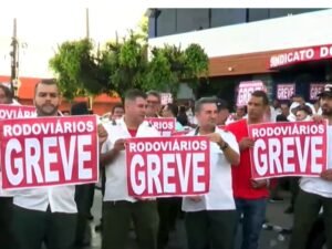 Motoristas de ônibus de João Pessoa continuam em greve após reunião no TRT